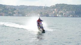 Robbie Maddison motosikletiyle su üzerinde İstanbul Boğazı’nı geçti