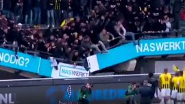 Hollanda’da galibiyet kutlamasında tribün çöktü