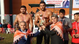 Kula Yağlı Pehlivan Güreşleri’nde Mustafa Taş başpehlivanlığa ulaştı