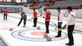 Avrupa şampiyonu milli curlingciler başarılarını taçlandırmak istiyor