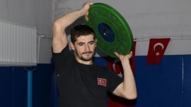 İşitme engelli milli güreşçinin hedefi ikinci olimpiyat madalyası