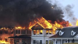 Oakland Hills’in golf kulübü binasında yangın çıktı