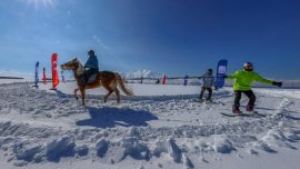 Van’da karda “atlı snowboard” keyfi