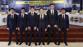 Fenerbahçe, 6 genç futbolcusu için imza töreni düzenledi
