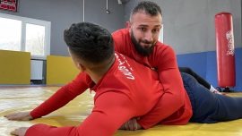 İşitme engelli milli güreşçi olimpiyat şampiyonluğu için çalışıyor