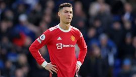 Taraftarın telefonunu kıran Ronaldo özür diledi
