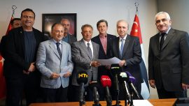 Ahmet Nur Çebi listesini teslim etti