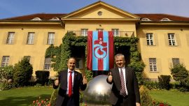 Almanya’nın Ankara Büyükelçiliği’ne Trabzonspor bayrağı