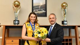 VakıfBank’tan kariyerini sonlandıran Melis Gürkaynak’a veda