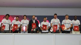 Sivasspor yeni transferler için toplu imza töreni düzenledi