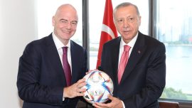 FIFA Başkanı Infantino’dan Cumhurbaşkanı Erdoğan’a özel hediye