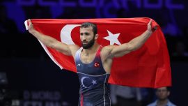 Milli güreşçi Burhan Akbudak dünya şampiyonu