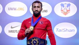 Milli güreşçi Burhan Akbudak’tan “devamı gelecek” mesajı