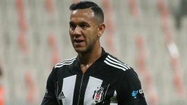 Josef de Souza depremzede Arda’ya formasını götürdü
