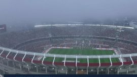 Arjantin’de maç sırasında bir taraftar tribünden düşerek hayatını kaybetti