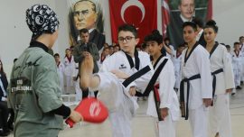 Kayseri’de kırsal mahallelerdeki çocuklar jandarma öncülüğünde sporla tanıştı