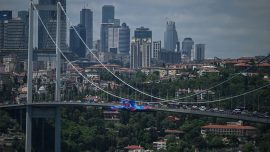 Şampiyonlar Ligi bayrakları İstanbul Boğazı’nda