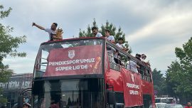 Süper Lig’e yükselen Pendikspor başarısını Pendiklilerle kutladı