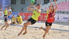 İzmir’deki Avrupa 17 Yaş Altı Plaj Hentbolunda çeyrek finalistler belirlendi