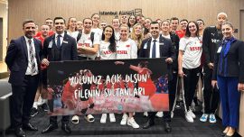 Avrupa şampiyonu Filenin Sultanları olimpiyat elemeleri için Japonya’ya gitti