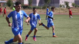 Depremzede çocuklar “kaybedenin olmadığı” futbol turnuvasında moral buluyor