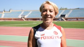 Kadın master atlet Ayşe Babür rekorlarını 2024’te geliştirme peşinde