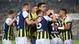 Fenerbahçe rekor kırarak liderliğini sürdürdü