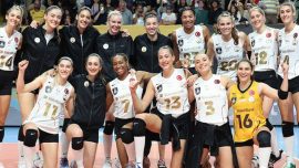 VakıfBank galibiyetle başladı
