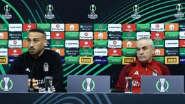 Beşiktaş’ta Rıza Çalımbay ve Cenk Tosun soruları yanıtladı
