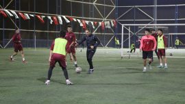 Depremzede futbolcular Hatayspor “A takım” hayaliyle top koşturuyor